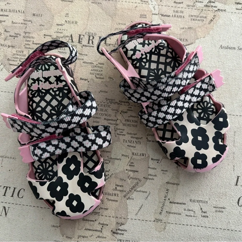 MINI MELISSA Ioio + Fabula Inf Sandal, Pink & Black Sandals Size 9
